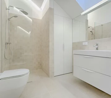 Nettoyage de carrelage de salle de bain